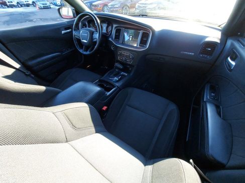 Used 2017 Dodge Charger SXT w/ Navigation & Travel Group image 11