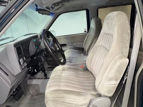 Used 1993 Chevrolet Suburban 4WD image 16