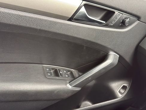 Used 2021 Volkswagen Passat 2.0T SE image 22