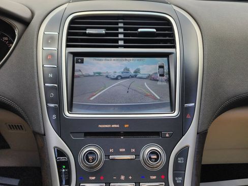 Used 2016 Lincoln MKX Reserve FWD image 17