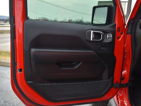 Used 2025 Jeep Wrangler Unlimited Rubicon image 9