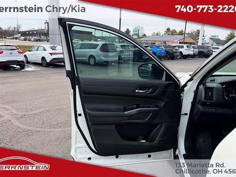 Used 2023 Nissan Pathfinder SL image 13