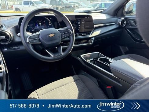 Used 2025 Chevrolet Equinox LT w/ Safety and Technology Package image 20