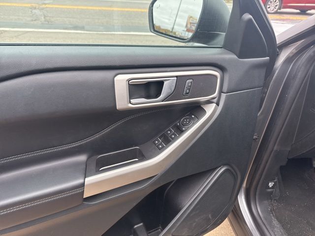 Used 2023 Ford Explorer XLT AWD/4WD image 11