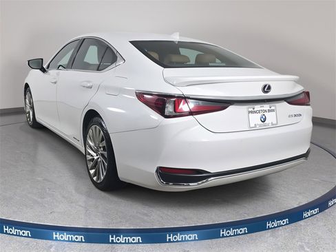 Used 2021 Lexus ES 300h w/ Luxury Package image 8