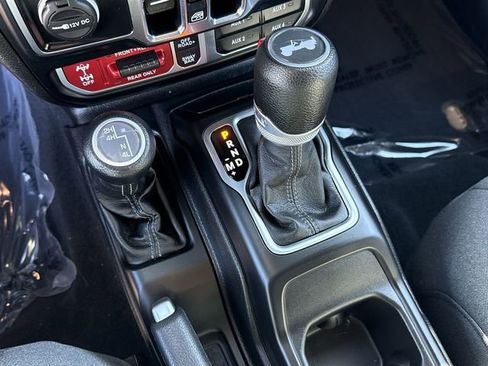 Used 2024 Jeep Wrangler Unlimited Rubicon w/ Technology Group AWD/4WD image 15