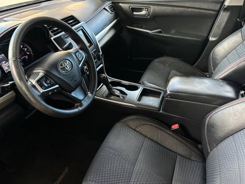 Used 2015 Toyota Camry SE w/ Moonroof Package FWD image 9