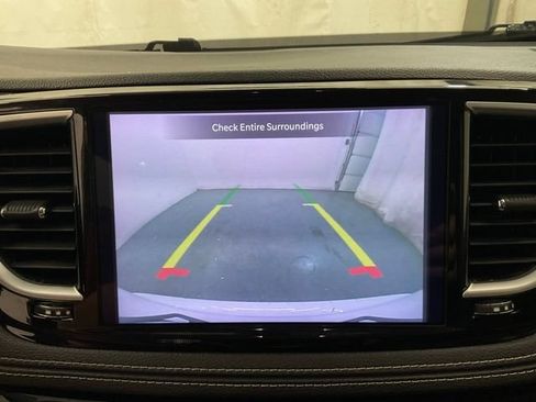 Used 2023 Chrysler Pacifica Limited FWD image 19