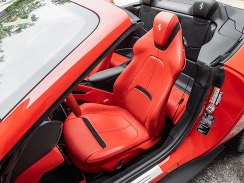 Used 2024 Ferrari Roma Spider image 8