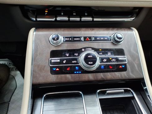 Used 2022 Lincoln Aviator Reserve w/ Equipment Group 201A AWD/4WD image 17