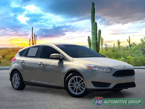 Used 2016 Ford Focus SE FWD image 2