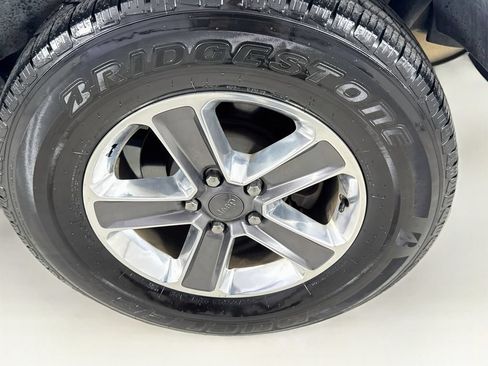 Used 2019 Jeep Wrangler Unlimited Sahara AWD/4WD image 38