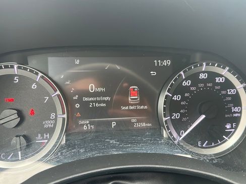 Used 2023 Toyota Highlander LE image 4