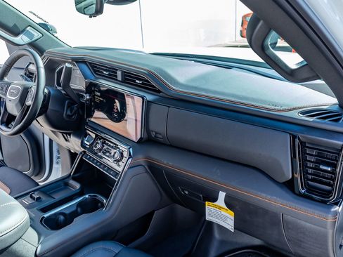 Used 2025 GMC Sierra 2500 AT4 w/ Technology Package image 16