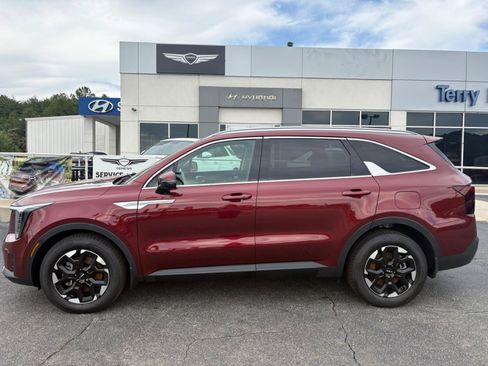 Used 2025 Kia Sorento S w/ Panoramic Sunroof Package FWD image 4