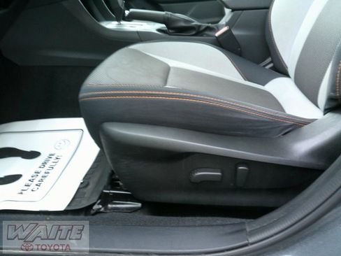 Used 2022 Subaru Crosstrek 2.0i Premium w/ Moonroof Package image 21