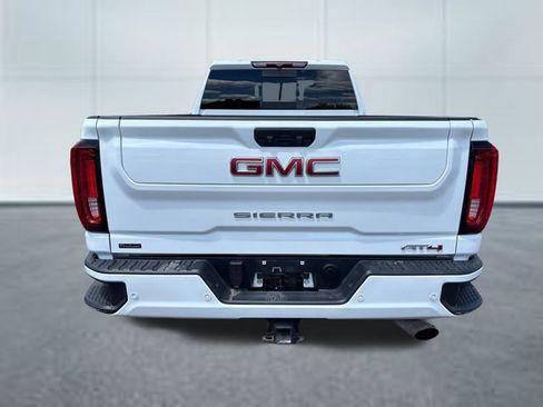 Used 2022 GMC Sierra 2500 AT4 w/ AT4 Preferred Package AWD/4WD image 3