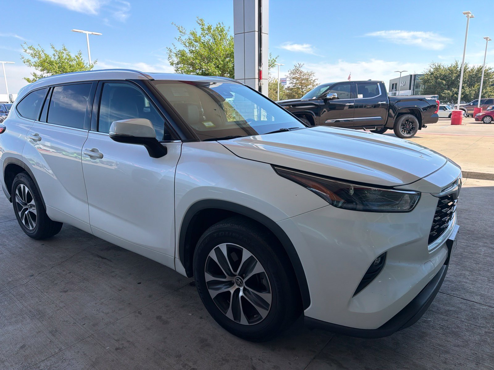 Used 2021 Toyota Highlander XLE FWD image 26