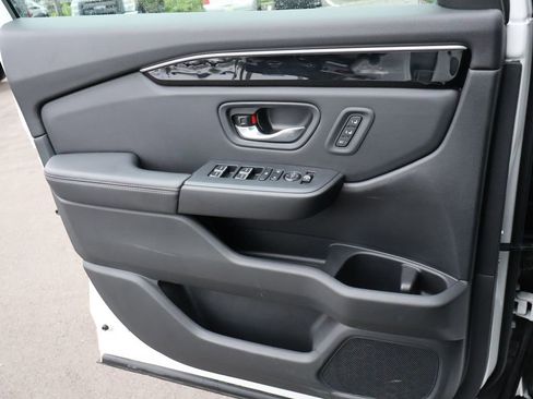 Certified 2025 Honda Pilot EX-L image 32