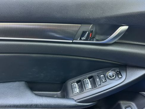 Used 2018 Honda Accord Sport image 13