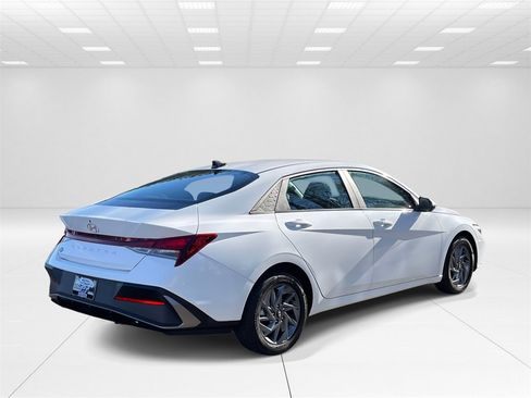 Certified 2024 Hyundai Elantra SEL image 6