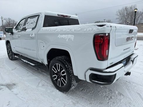 Used 2022 GMC Sierra 1500 AT4 w/ Technology Package AWD/4WD image 5