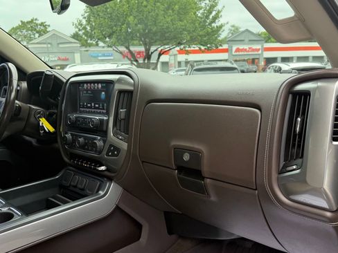 Used 2018 Chevrolet Silverado 1500 LTZ Z71 w/ Centennial Edition AWD/4WD image 29