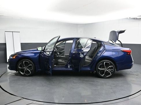 Used 2023 Nissan Altima 2.5 SR w/ SR Premium Package image 38