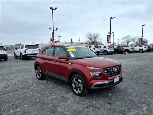 Used 2025 Hyundai Venue SEL image 5