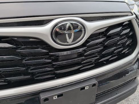 Used 2023 Toyota Highlander XLE image 8