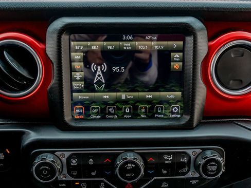 Used 2022 Jeep Gladiator Rubicon w/ LED Lighting Group image 23