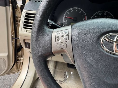 Used 2013 Toyota Corolla LE FWD image 27