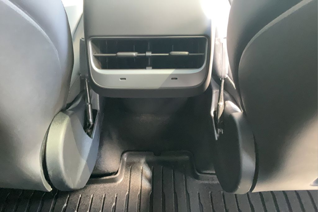 Used 2025 Tesla Model Y Performance AWD/4WD image 23