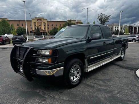 Used 2006 Chevrolet Silverado 1500 LT w/ Light Duty Power Package AWD/4WD image 2