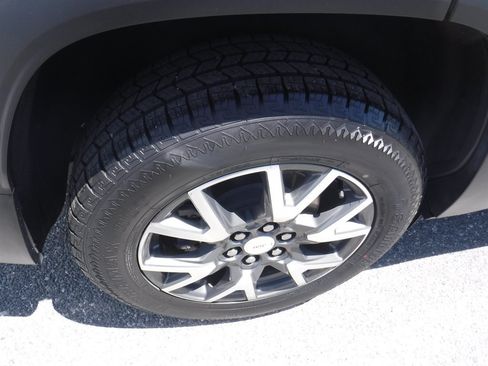 Used 2022 GMC Acadia SLE w/ LPO, Floor Liner Package FWD image 4