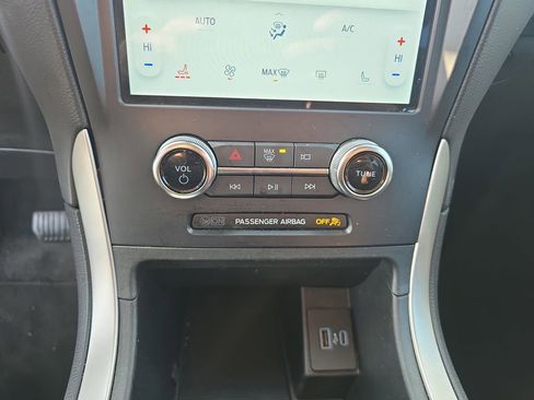 Used 2024 Ford Edge SEL image 25