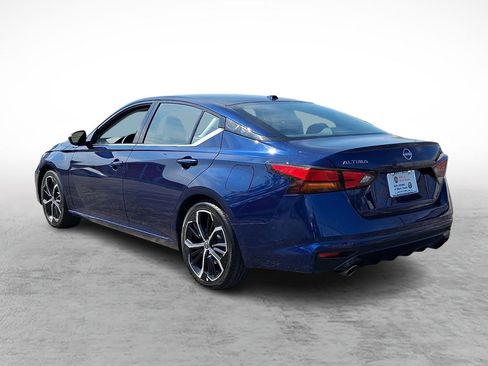 Used 2024 Nissan Altima 2.5 SR FWD image 3