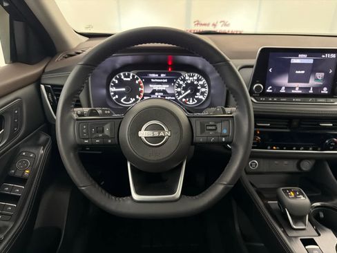 Used 2023 Nissan Rogue SL image 17