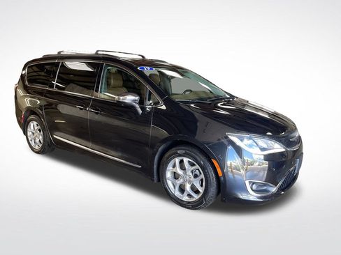 Used 2019 Chrysler Pacifica Limited w/ Advanced Safetytec Group FWD image 8