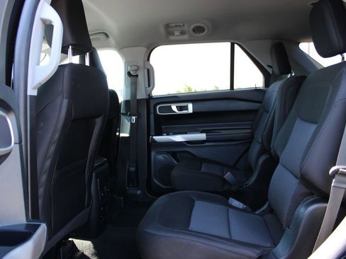 Used 2023 Ford Explorer XLT AWD/4WD image 23