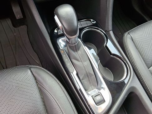 Used 2021 Buick Encore GX Essence FWD image 12