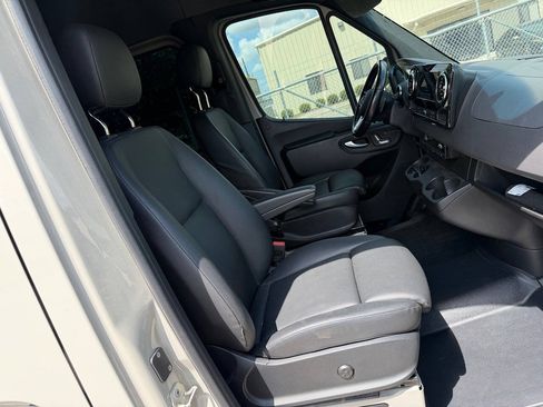 Used 2024 Mercedes-Benz Sprinter 2500 image 26