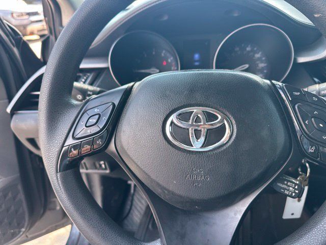 Used 2020 Toyota C-HR LE FWD image 9