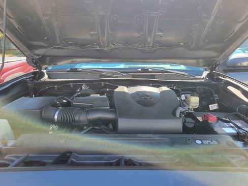 Used 2018 Toyota Tacoma SR5 image 14