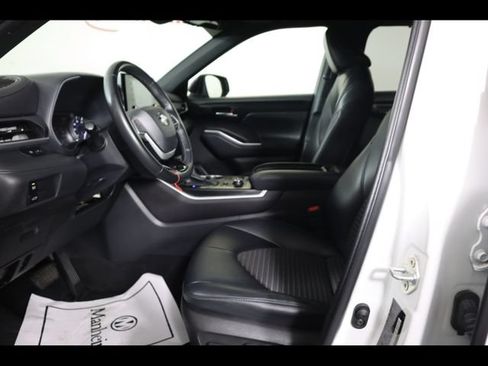 Used 2022 Toyota Highlander XSE AWD/4WD image 48