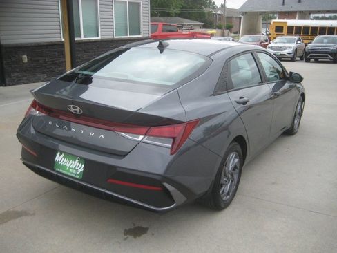 Used 2024 Hyundai Elantra SEL FWD image 7