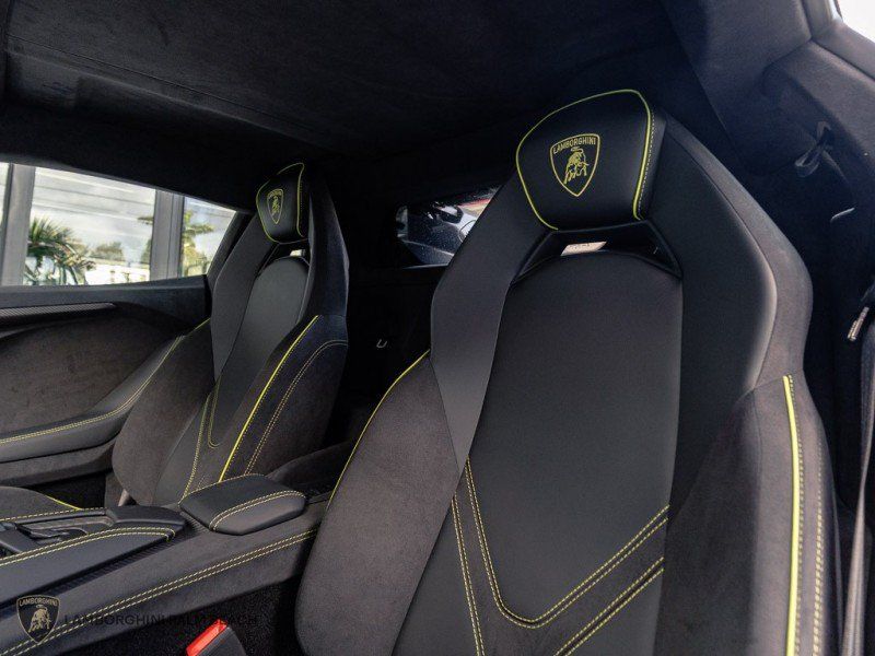 Used 2025 Lamborghini Revuelto AWD/4WD image 25