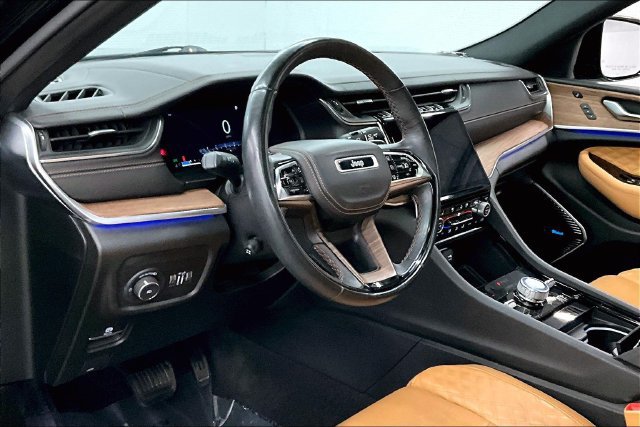 Used 2021 Jeep Grand Cherokee L Summit w/ Luxury Tech Group V AWD/4WD image 16