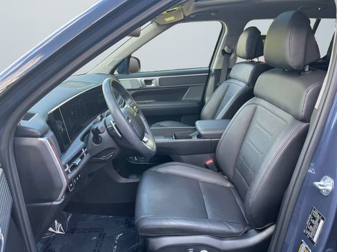 Used 2025 Hyundai Santa Fe Limited AWD/4WD image 9