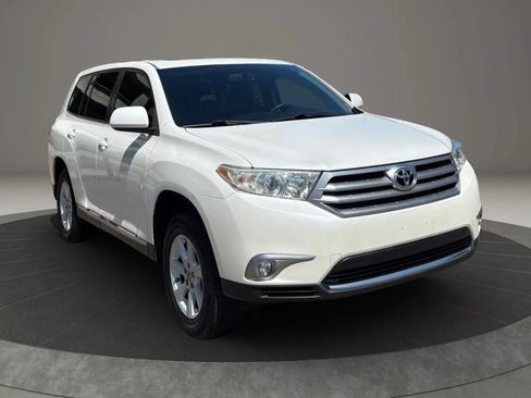Used 2012 Toyota Highlander SE FWD image 4